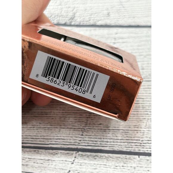 New Makeup Revolution Flawless Foils Rose Gold Eyeshadow Palette 0.07oz/2.00 - Picture 3 of 4